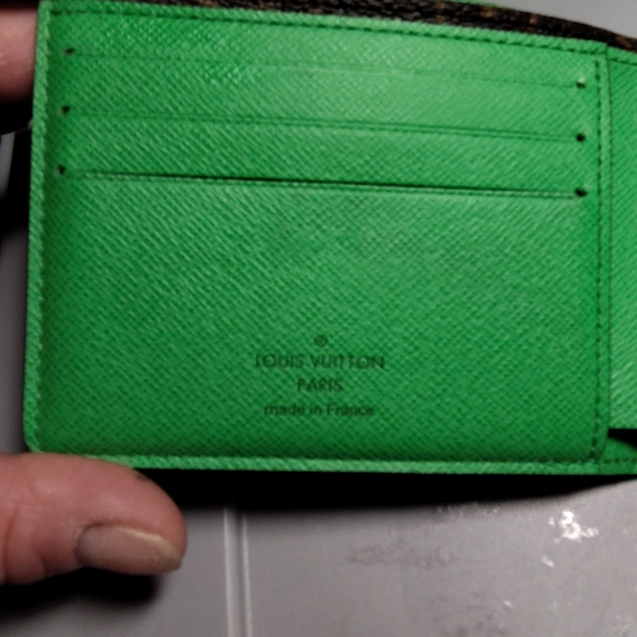 Louis Vuitton Limited Edition Men's Wallet - Picture 3 of 13